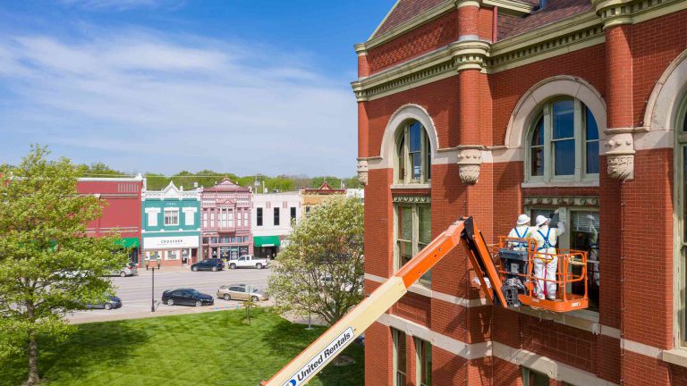 haren companies contractors working on building exterior